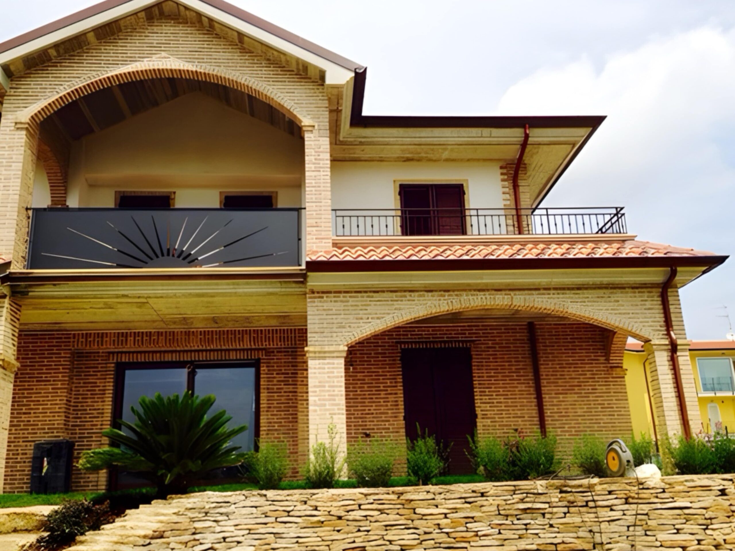 Realizziamo edifici residenziali, commerciali e industriali, curando ogni fase del progetto, dalla progettazione alla consegna, con un approccio su misura per soddisfare le esigenze di ogni cliente.